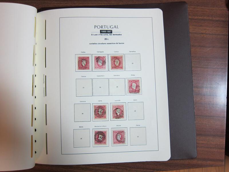0015 (83).jpg -     Lote:    15      Marcofilia      Lotes Especiais       Descrição:      Portugal.   Colecção especializada de marcas numéricas das 1.ª e 2.ª reformas em selos de 25 reis, desde D. Maria II até D. Luís I, de frente. Lote a ver.        Lote       Valor Base:     &euro; 1.500,00     Valor Venda:     &euro; 3.000,00     